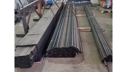 трубу профильную Б/Ш квадратную 40x40 1,5 мм Ст1 купить в Екатеринбурге