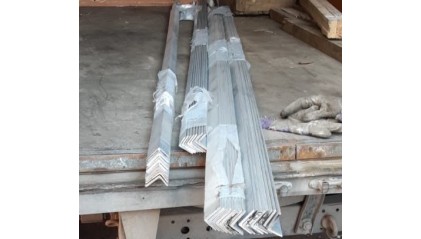 уголок алюминиевый равнополочный 10x10х1 мм 1050 купить в Екатеринбурге