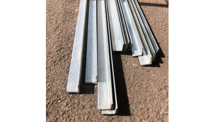 уголок стальной оцинкованный неравнополочный 100x63x7 мм 09Г2С купить в Екатеринбурге