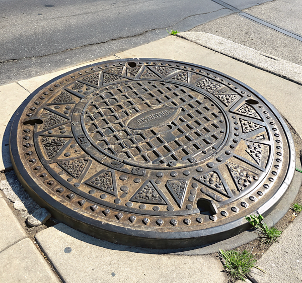 Люк чугунный легкий