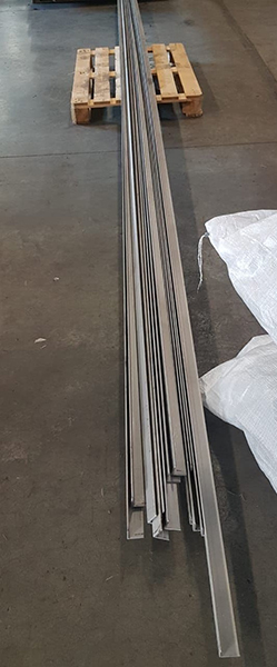 Уголок нержавеющий зеркальный 20x20x4 мм AISI 304 DIN 59370 фото